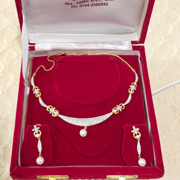 Delicate Indian Design Faux Pearl Rhinestone Gold Wedding Necklace Earrings Set - Picture 9 of 13